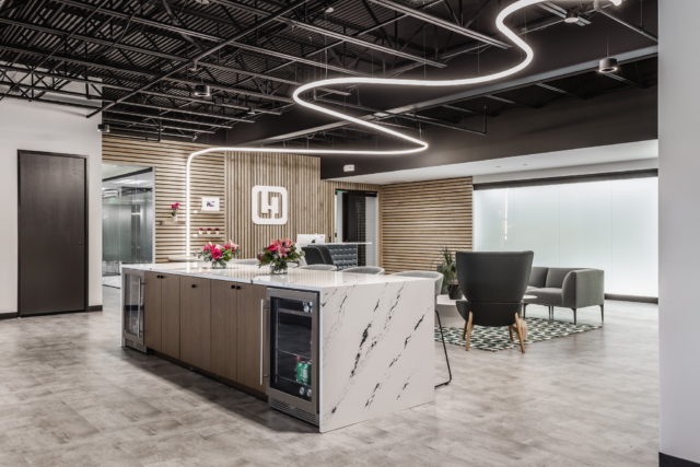 🤩 Office Snapshots Publication 🤩

LHD Benefit Advisors 🖤

Our team transformed LHD Benefit Advisors' new 20,000 square feet office into a vibrant, flexible workspace, seamlessly aligning their contemporary branding with a focus on collaboration and innovation. ✨

Click the link in bio for the full article!