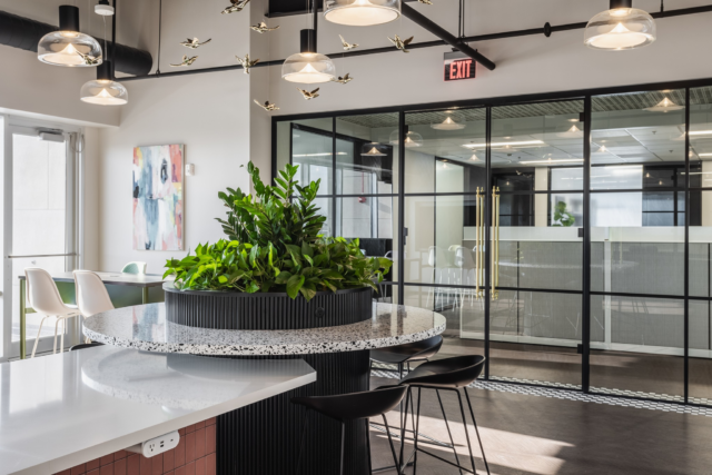 ❗️ Office Snapshots Publication ❗️ 

Northwestern Mutual, Fishers ✨

We teamed up once again with Northwestern Mutual to provide a whimsical yet sophisticated workspace where hard work, collaboration, and creativity can seamlessly coexist while still catering to their clientele.

Click the link in bio for the full article!
